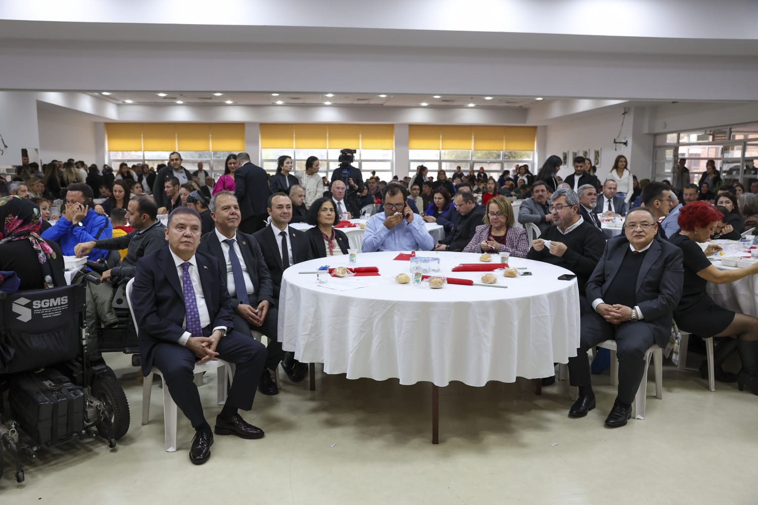 Antalya Büyükşehir Belediye Başkanı Muhittin BÖCEK, engelli STK temsilcileriyle bir araya geldi